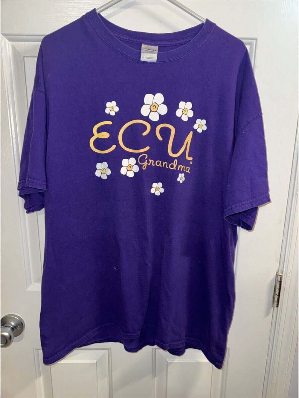 ECU grandma East Carolina Pirates T-shirt size extra large